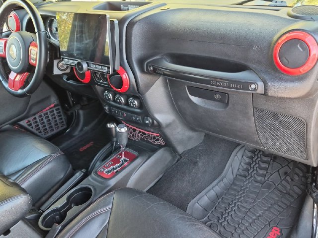 Used 2017 Jeep Wrangler Unlimited Rubicon AWD/4WD image 19