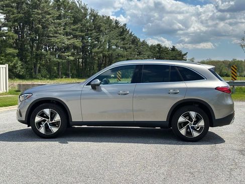 Used 2024 Mercedes-Benz GLC 300 4MATIC image 4