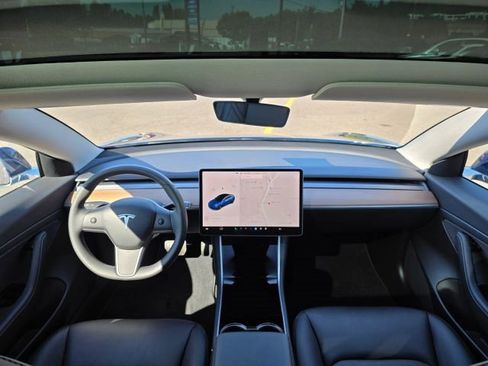 Used 2020 Tesla Model 3 Standard Range Plus image 9