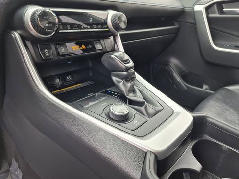 Used 2019 Toyota RAV4 XSE image 10