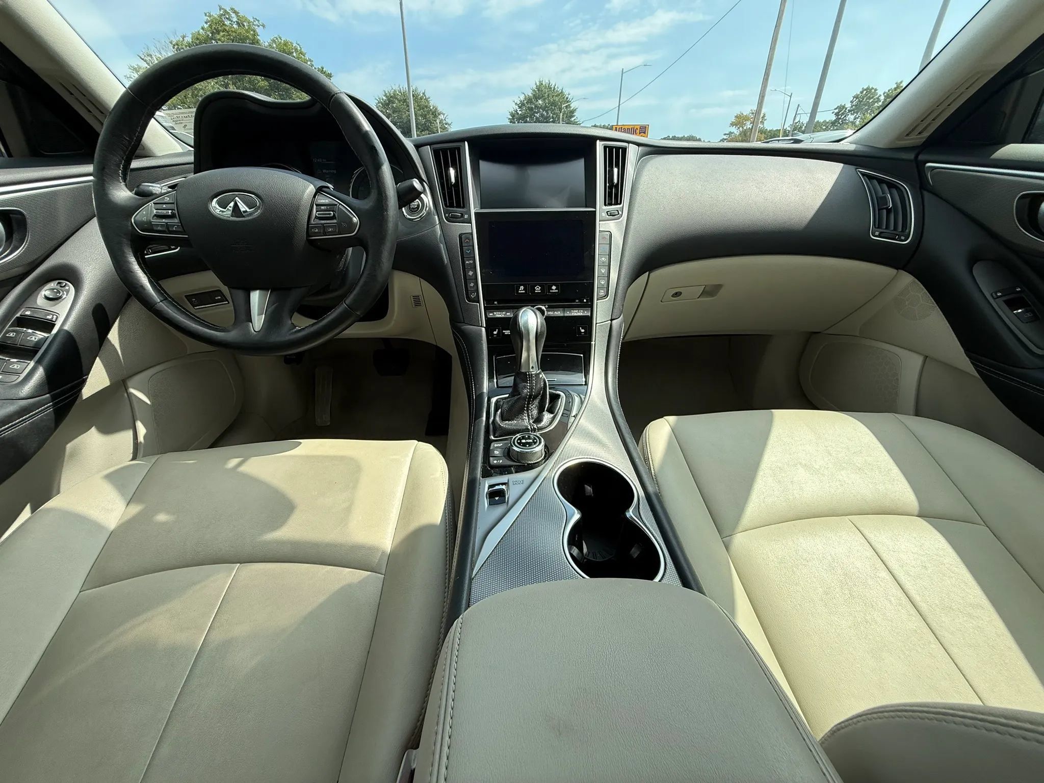 Used 2015 INFINITI Q50 Premium w/ All Weather Package AWD/4WD image 11
