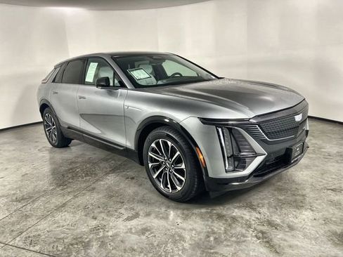 Used 2026 Cadillac Lyriq Sport AWD/4WD image 2