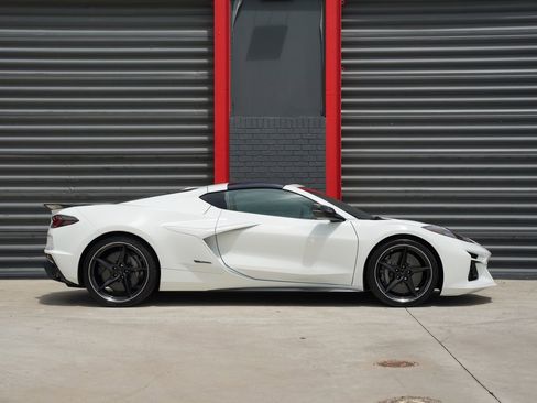 Used 2025 Chevrolet Corvette E-Ray w/ ZER Performance Package AWD/4WD image 7