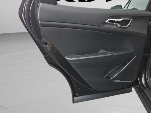 Used 2025 Kia Sportage LX image 28