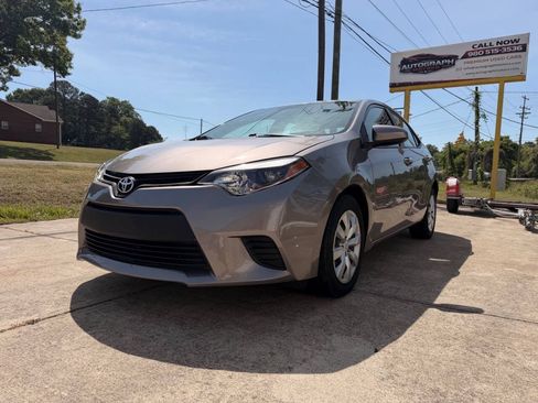 Used 2014 Toyota Corolla LE FWD image 2