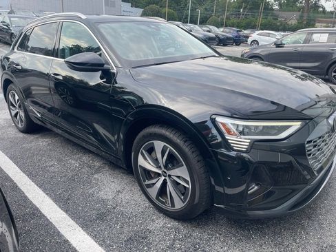 Used 2024 Audi Q8 e-tron Premium Plus w/ Premium Plus Package AWD/4WD image 2