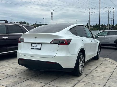 Used 2021 Tesla Model Y Long Range AWD/4WD image 9