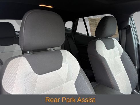 Used 2024 Chevrolet Trax RS w/ Sunroof Package FWD image 9
