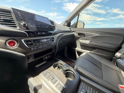 Used 2023 Honda Passport TrailSport image 19