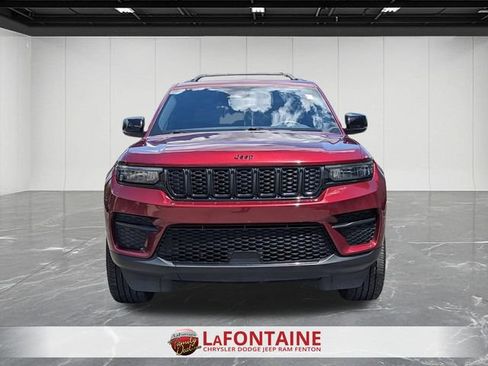 Used 2023 Jeep Grand Cherokee Altitude AWD/4WD image 8