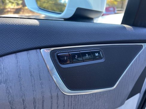 Used 2024 Volvo XC90 B6 Plus image 17