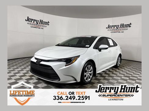 Used 2026 Toyota Corolla LE FWD image 1