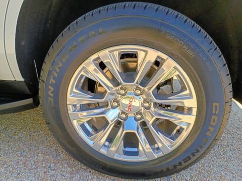 Used 2025 GMC Yukon Denali w/ LPO, Floor Liner Package RWD image 16