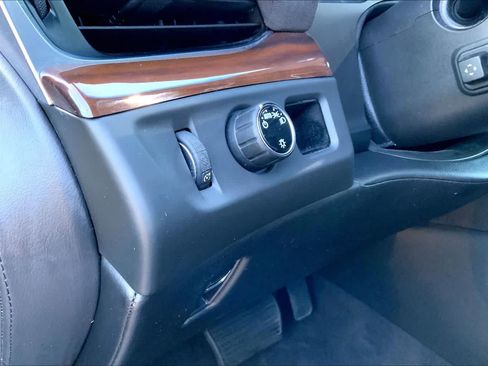 Used 2020 Cadillac Escalade Premium Luxury RWD image 31
