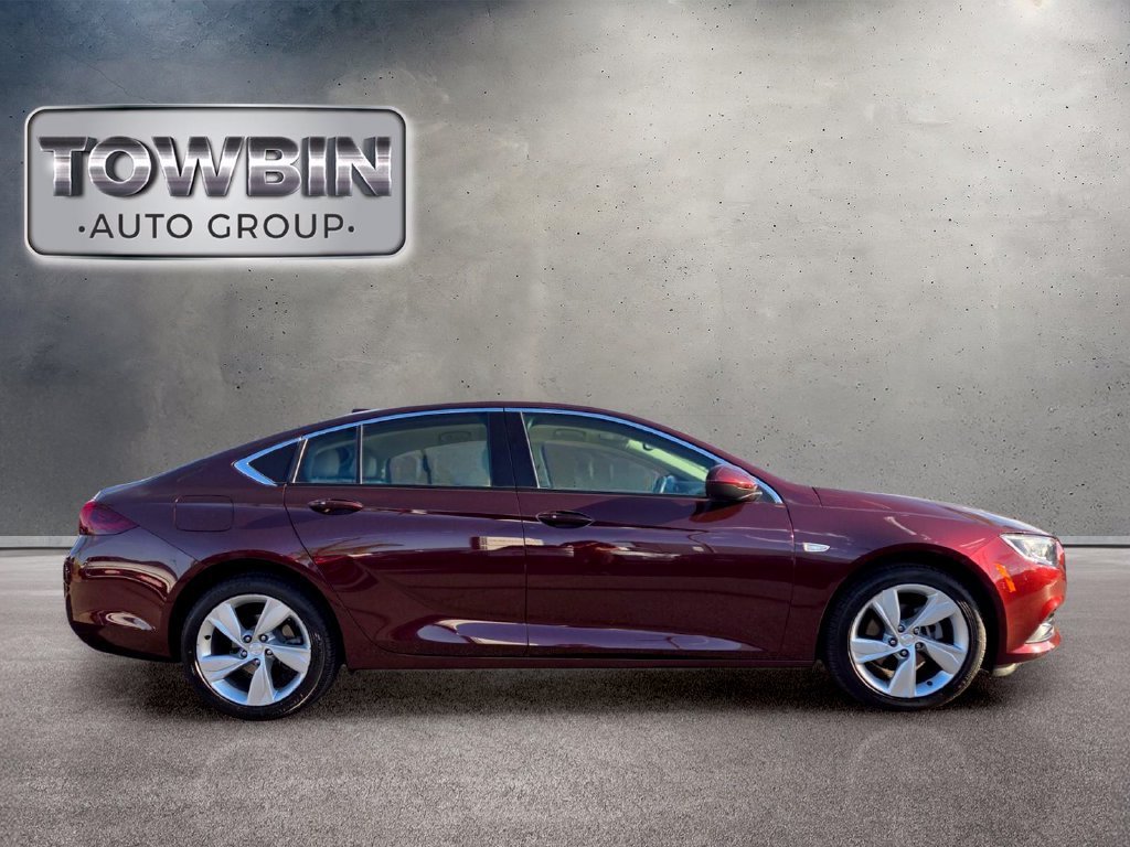 Used 2018 Buick Regal Preferred w/ Sights and Sounds Package FWD image 3