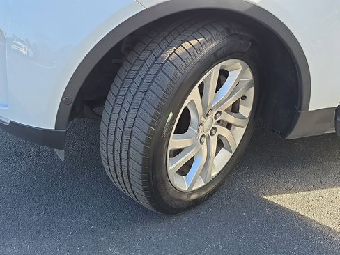 Used 2019 Land Rover Discovery HSE image 33