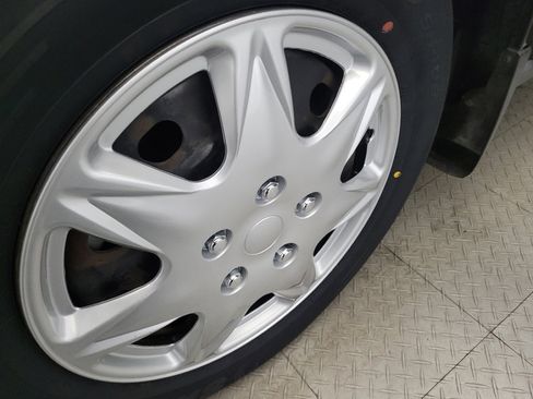 Used 2018 Dodge Journey SE image 31