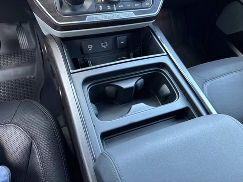 Used 2023 Land Rover Defender 130 X-Dynamic SE image 26