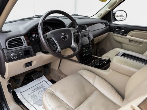 Used 2011 GMC Yukon Denali image 3