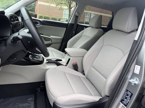 Certified 2025 Kia Soul EX FWD image 11
