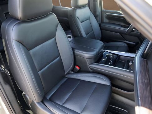 Used 2025 Chevrolet Tahoe Z71 w/ Comfort Package image 32