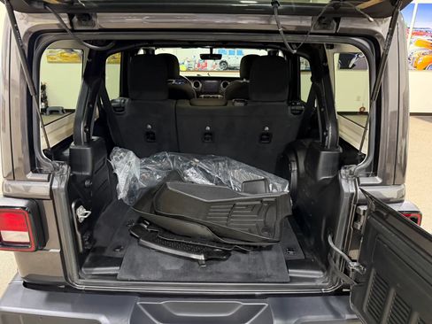 Used 2020 Jeep Wrangler Unlimited Sahara w/ Uconnect 4C Nav & Sound Group AWD/4WD image 22