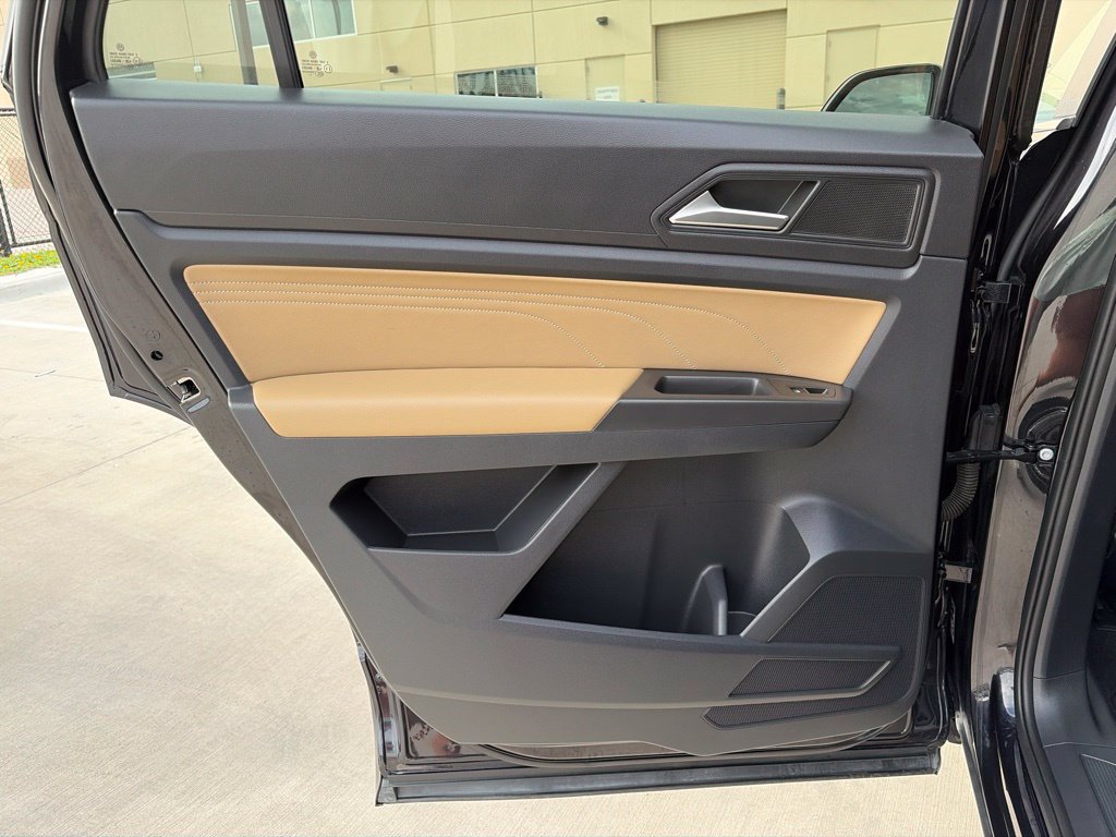 Used 2022 Volkswagen Atlas Cross Sport SEL R-Line w/ Cross Sport MDO Package AWD/4WD image 24