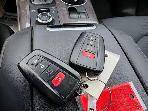 Used 2021 Toyota Highlander Platinum image 29