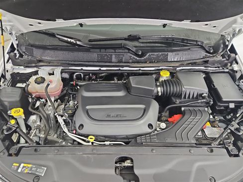 Used 2024 Chrysler Pacifica Touring-L image 14