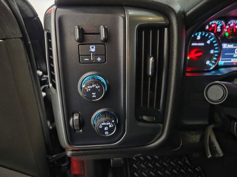 Used 2019 Chevrolet Silverado 1500 LT w/ All Star Edition image 40