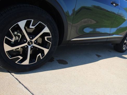 Used 2024 Kia Sportage EX image 10