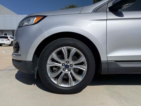 Used 2019 Ford Edge Titanium w/ Cold Weather Package AWD/4WD image 9