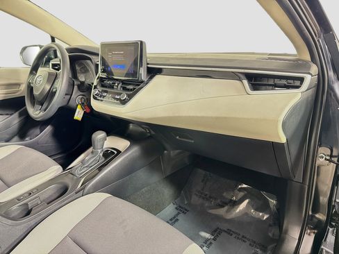 Used 2025 Toyota Corolla LE FWD image 30