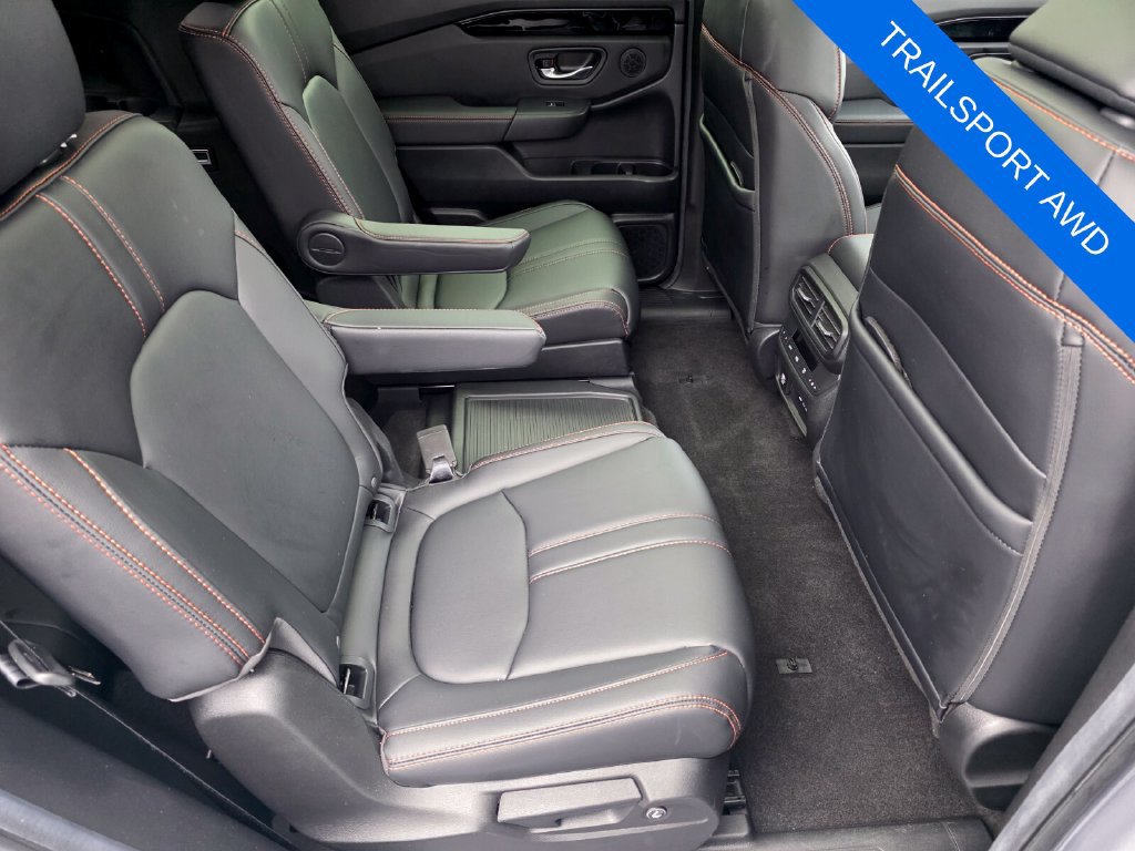 Used 2025 Honda Pilot TrailSport image 30