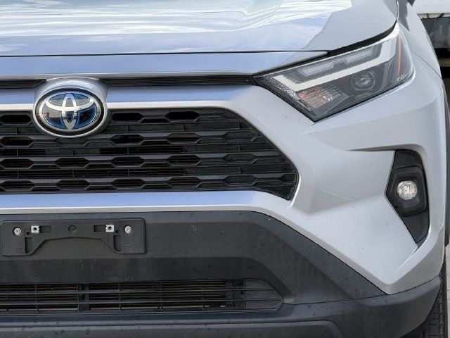 Used 2022 Toyota RAV4 XLE Premium AWD/4WD image 9