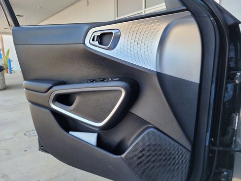 Used 2025 Kia Soul LX w/ LX Technology Package FWD image 26