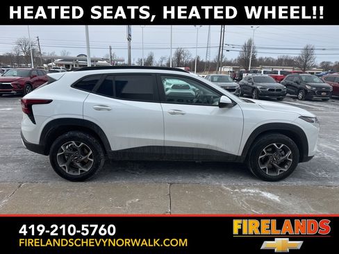 Certified 2025 Chevrolet Trax LT w/ LT Convenience Package image 7