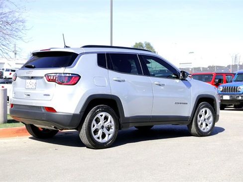 Used 2025 Jeep Compass Latitude image 5