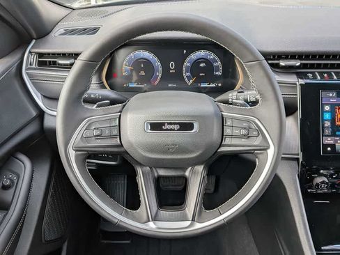 Certified 2025 Jeep Grand Cherokee Laredo X w/ Luxury Tech Group I AWD/4WD image 23