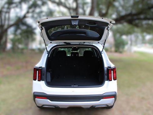 New 2026 Kia Sorento LX FWD image 9