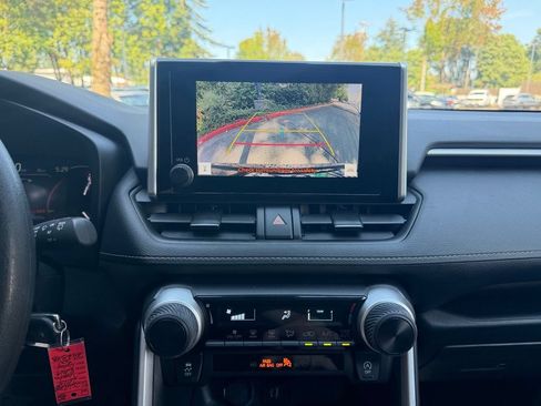 Used 2025 Toyota RAV4 LE AWD/4WD image 22