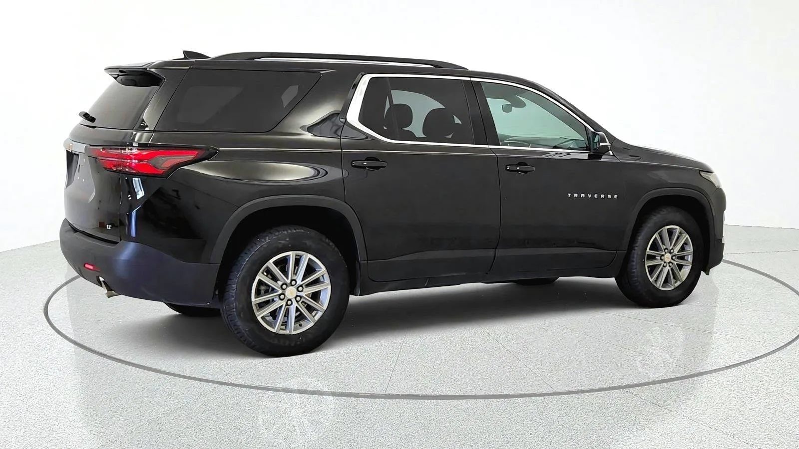 Used 2023 Chevrolet Traverse LT FWD image 8