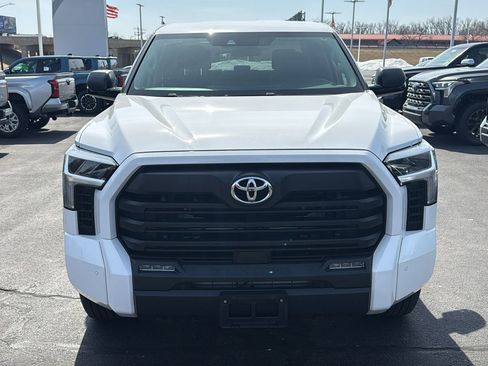 Used 2022 Toyota Tundra SR5 w/ SR5 Convenience Package AWD/4WD image 2
