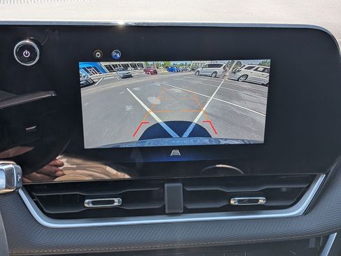 Used 2025 Chevrolet Equinox LT image 23