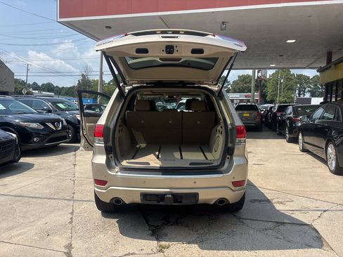 Used 2014 Jeep Grand Cherokee Overland w/ Advanced Technology Group AWD/4WD image 15