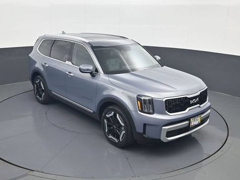 Used 2024 Kia Telluride EX w/ EX Captain's Chair Package AWD/4WD image 16