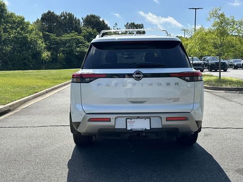 Certified 2025 Nissan Pathfinder Platinum AWD/4WD image 8