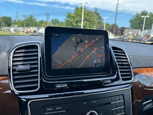 Used 2017 Mercedes-Benz GLS 450 4MATIC image 33