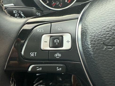 Used 2021 Volkswagen Tiguan SE image 10