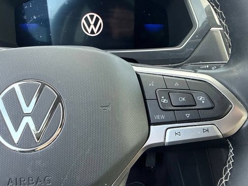 Used 2023 Volkswagen Tiguan SE FWD image 19